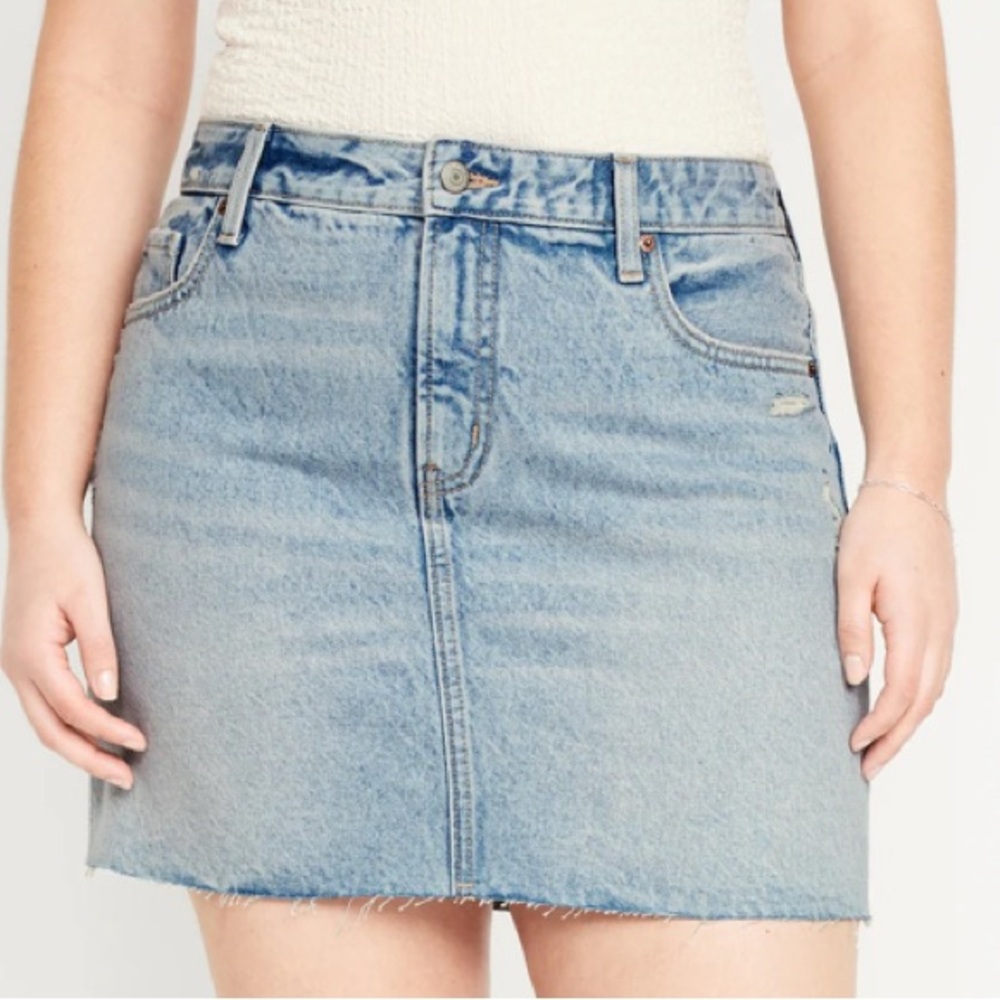 28W Plus Size Old Navy Denim Mini Skirt in Medium Wash - Picture 3 of 16